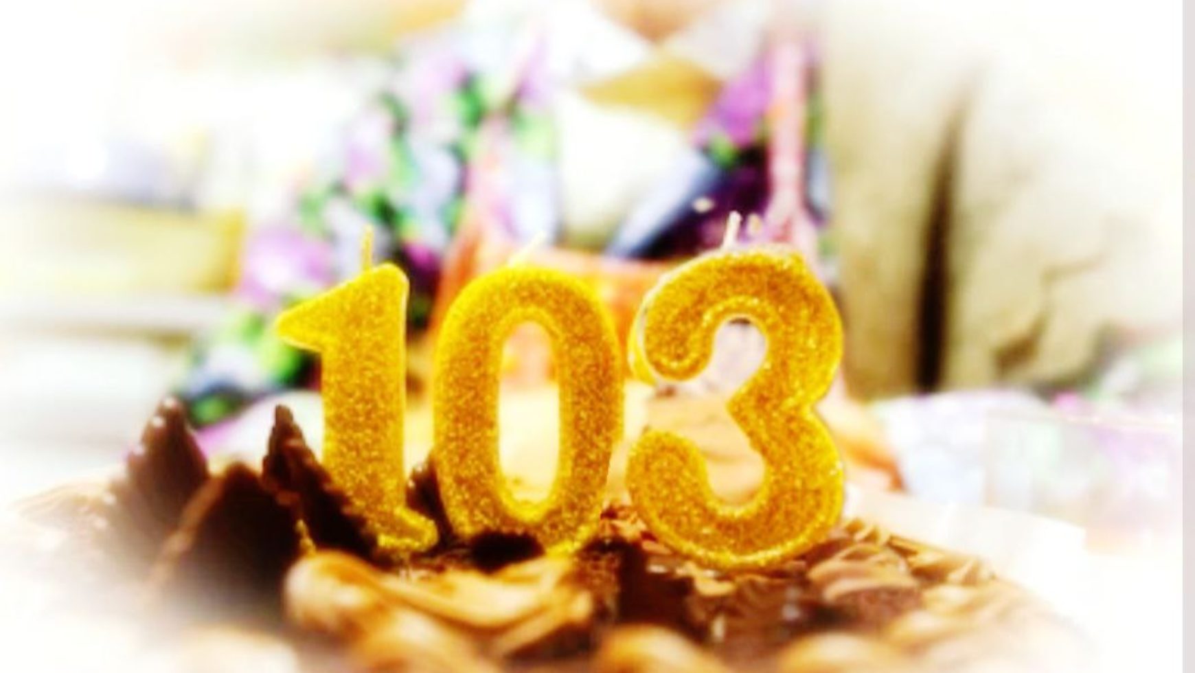 Pasveikinta 103-iąjį gimtadienį švenčianti Paupio globos namų gyventoja.